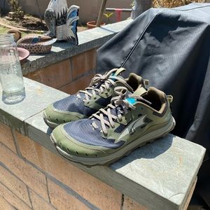 Mens Altras 9.5 lone peak 6